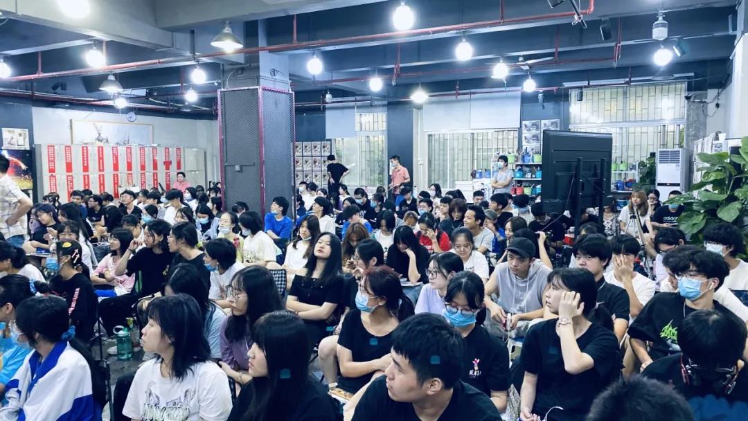 樹華畫室8月表彰大會